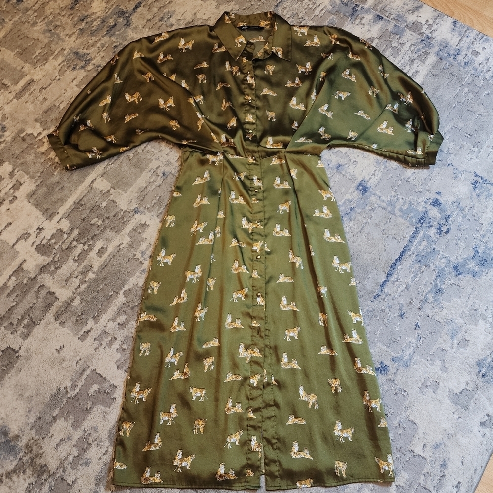 Zara Tiger Printed Green Satin Button Front Balloon Sleeve Pleated Midi Dress. M - Picture 11 of 17